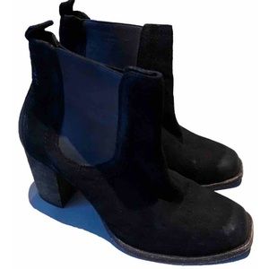 Trask Women’s Booties Size 8Black Chelsea Pull On Suede Leather